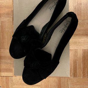 Clarks SIZE 12 Black Suede Ballet Flats with Bow